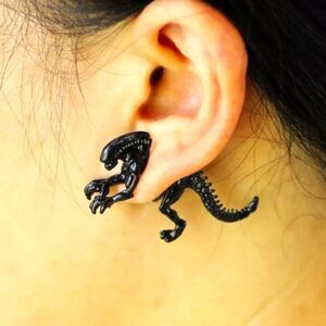 💕5/$18 Alien Vs. Predator Earrings